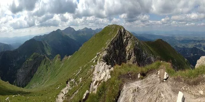 Wędrówki po polskich górach - najpiękniejsze trasy i szczyty