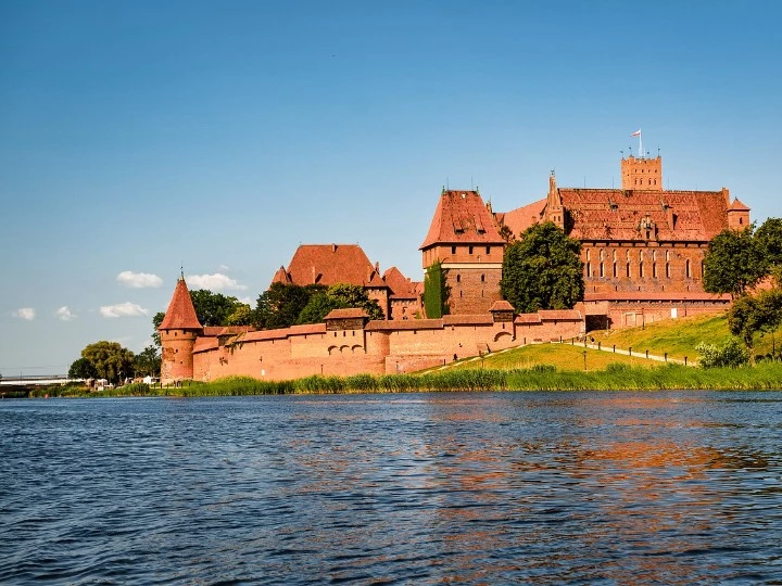 Zamki i pałace w północnej i centralnej Polsce - Emoti.pl