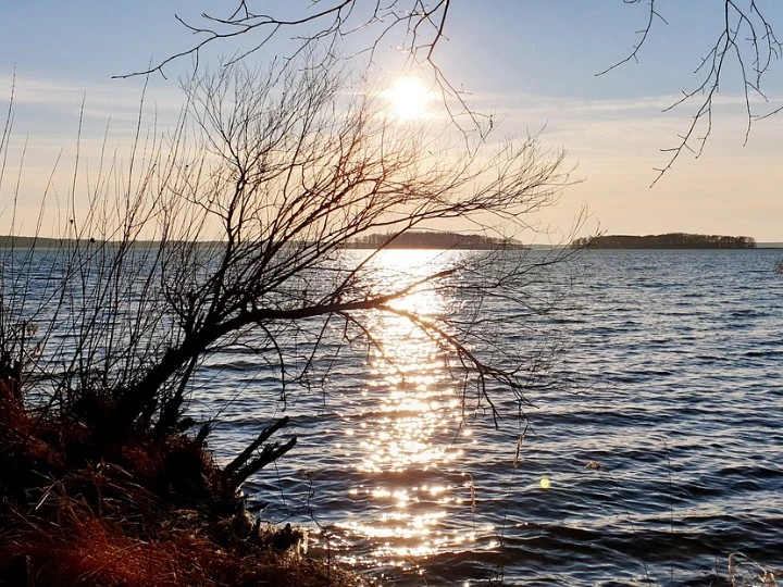 Najlepsze miejsca na piknik nad wodą w Polsce - Emoti.pl