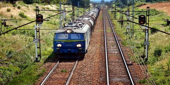 Gdzie na weekend bez samochodu? Najlepsze destynacje dostępne pociągiem